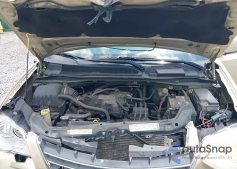 2010 Chrysler Town & Country Touring из США, поврежденный, VIN 2A4RR5D15AR298897